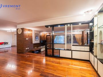 Venta piso de 6 AMB, en Caballito, Capital Federal.