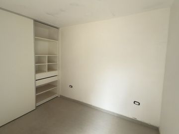 Venta de Departamento de 2 Dorm. en planta baja, con cochera y patio
