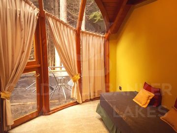 Venta Hostería 1100m2, lote de 5.000m2 en Bº Puerto Manzano Villa La Angostura