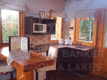 Venta Hostería 1100m2, lote de 5.000m2 en Bº Puerto Manzano Villa La Angostura