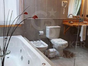 Venta Hostería 1100m2, lote de 5.000m2 en Bº Puerto Manzano Villa La Angostura