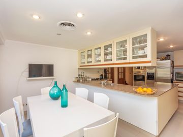 Casa en venta en Acassuso de Libertador al Rio, 6 ambientes