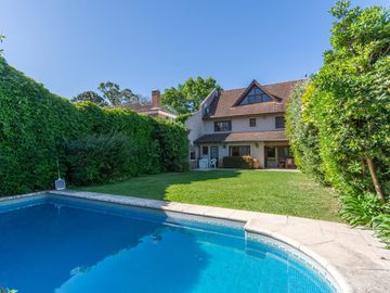 Casa en venta en Acassuso de Libertador al Rio, 6 ambientes