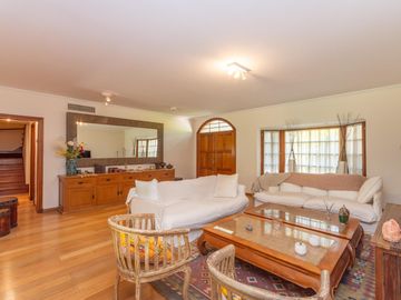 Casa en venta en Acassuso de Libertador al Rio, 6 ambientes