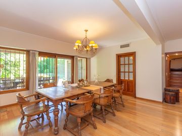 Casa en venta en Acassuso de Libertador al Rio, 6 ambientes