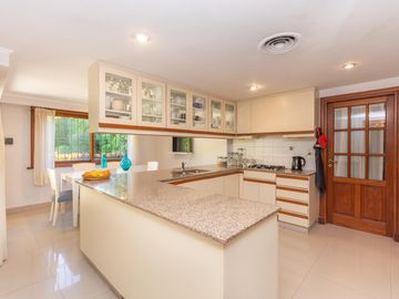 Casa en venta en Acassuso de Libertador al Rio, 6 ambientes