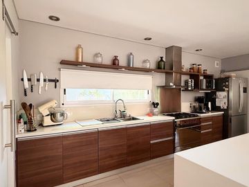 CASA 5 AMBIENTES EN VENTA, BARRIO PRIVADO LOS PARAISOS, LOS CARDALES