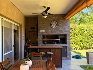 CASA 5 AMBIENTES EN VENTA, BARRIO PRIVADO LOS PARAISOS, LOS CARDALES