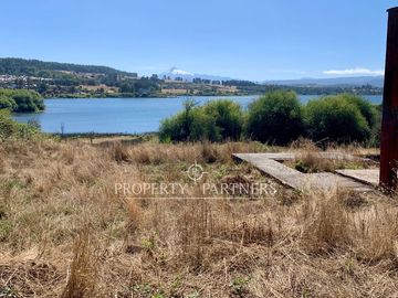 Extraordinario terreno urbano orilla lago Panguipulli.