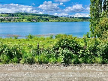 Extraordinario terreno urbano orilla lago Panguipulli.