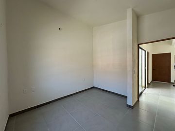 CASA DISPONIBLE EN FRACCIONAMIENTO MONTELLANO II