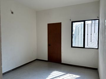 CASA DISPONIBLE EN FRACCIONAMIENTO MONTELLANO II