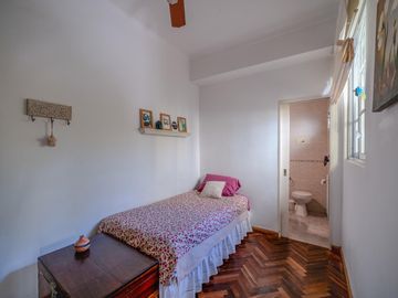 PH FRENTE CON ENTRADA INDEPENDIENTE - PATIO CON PARRILLA - 4 AMBIENTES - SIN EXPENSAS