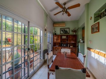 PH FRENTE CON ENTRADA INDEPENDIENTE - PATIO CON PARRILLA - 4 AMBIENTES - SIN EXPENSAS