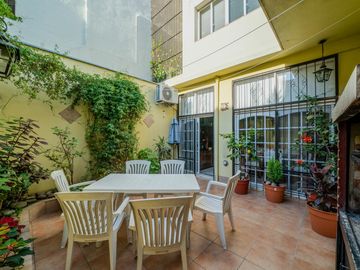 PH FRENTE CON ENTRADA INDEPENDIENTE - PATIO CON PARRILLA - 4 AMBIENTES - SIN EXPENSAS