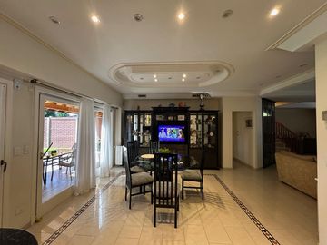 La mejor residencia en venta de Villa Ballester, gran calidad de construccion, posible permuta