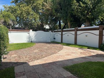 La mejor residencia en venta de Villa Ballester, gran calidad de construccion, posible permuta