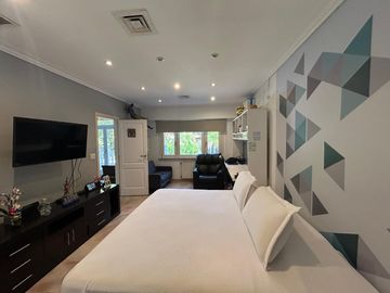 La mejor residencia en venta de Villa Ballester, gran calidad de construccion, posible permuta