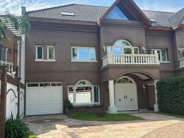 La mejor residencia en venta de Villa Ballester, gran calidad de construccion, posible permuta