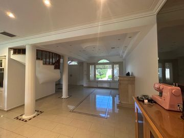 La mejor residencia en venta de Villa Ballester, gran calidad de construccion, posible permuta