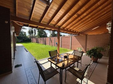 La mejor residencia en venta de Villa Ballester, gran calidad de construccion, posible permuta