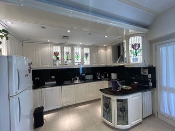 La mejor residencia en venta de Villa Ballester, gran calidad de construccion, posible permuta