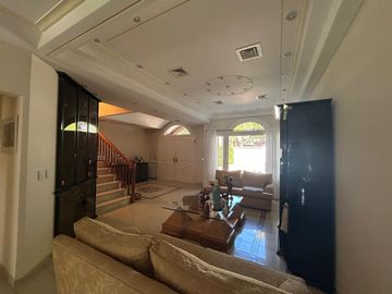 La mejor residencia en venta de Villa Ballester, gran calidad de construccion, posible permuta