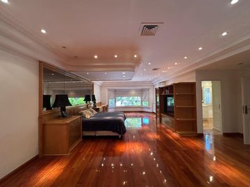 La mejor residencia en venta de Villa Ballester, gran calidad de construccion, posible permuta