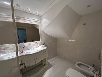 La mejor residencia en venta de Villa Ballester, gran calidad de construccion, posible permuta