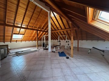 La mejor residencia en venta de Villa Ballester, gran calidad de construccion, posible permuta