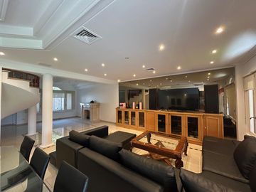 La mejor residencia en venta de Villa Ballester, gran calidad de construccion, posible permuta