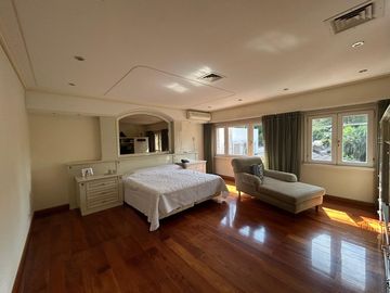 La mejor residencia en venta de Villa Ballester, gran calidad de construccion, posible permuta