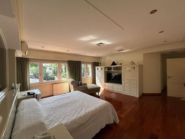 La mejor residencia en venta de Villa Ballester, gran calidad de construccion, posible permuta