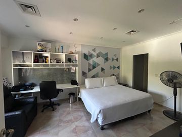 La mejor residencia en venta de Villa Ballester, gran calidad de construccion, posible permuta