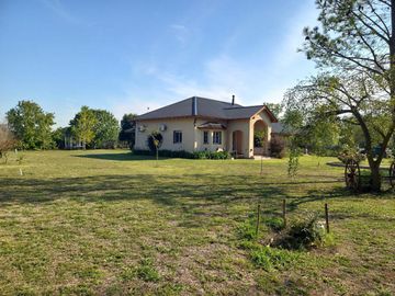 Excelente casa quinta a la venta en Mercedes -Apta credito