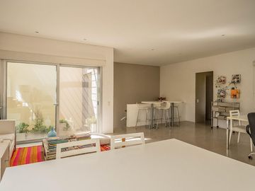 EN VENTA  V. LOPEZ DIVINA CASA DE 3 DORM ESTUDIO/PLAY JARDIN