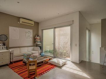 EN VENTA  V. LOPEZ DIVINA CASA DE 3 DORM ESTUDIO/PLAY JARDIN