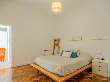 EN VENTA  V. LOPEZ DIVINA CASA DE 3 DORM ESTUDIO/PLAY JARDIN