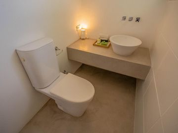 EN VENTA  V. LOPEZ DIVINA CASA DE 3 DORM ESTUDIO/PLAY JARDIN