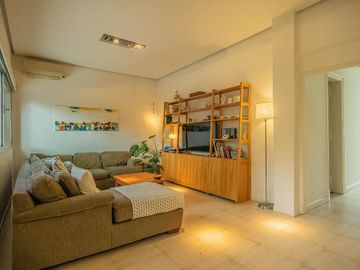 EN VENTA  V. LOPEZ DIVINA CASA DE 3 DORM ESTUDIO/PLAY JARDIN