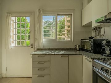 EN VENTA  V. LOPEZ DIVINA CASA DE 3 DORM ESTUDIO/PLAY JARDIN