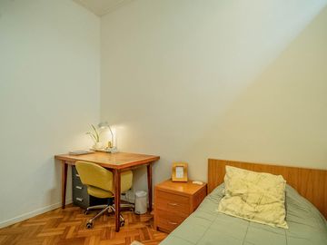 EN VENTA  V. LOPEZ DIVINA CASA DE 3 DORM ESTUDIO/PLAY JARDIN