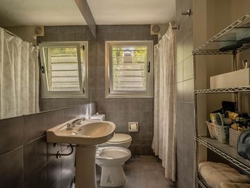 EN VENTA  V. LOPEZ DIVINA CASA DE 3 DORM ESTUDIO/PLAY JARDIN