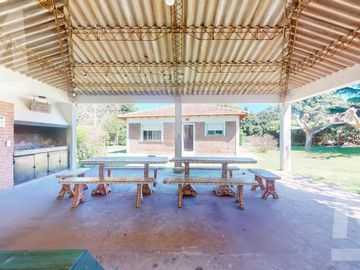 Excelente casaquinta en venta  en Etcheverry