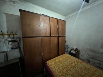 Casa de tres ambientes a reciclar en Venta