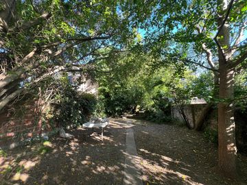 Casa de tres ambientes a reciclar en Venta