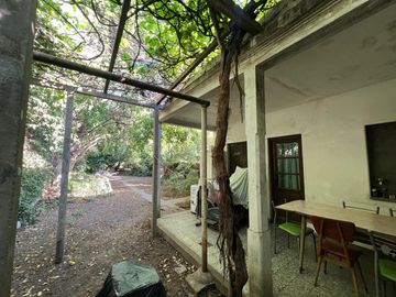 Casa de tres ambientes a reciclar en Venta