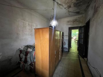 Casa de tres ambientes a reciclar en Venta