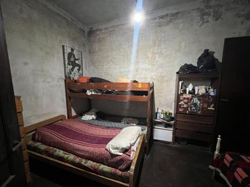 Casa de tres ambientes a reciclar en Venta