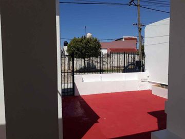 Casa en venta - 2 dormitorios 1 baño - Cochera - 277mts2 - Ensenada